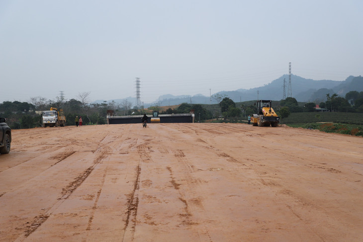Đến nay, cơ bản nhiều đoạn thuộc Dự án đã hoàn thành công tác đào, đắp nền đường, hình hài tuyến đường ngày càng thấy rõ