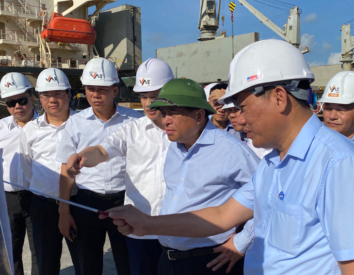 Đoàn công tác khảo sát Khu Kinh tế Nghi Sơn (Thanh Hoá). Ảnh: Bộ KH&amp;ĐT