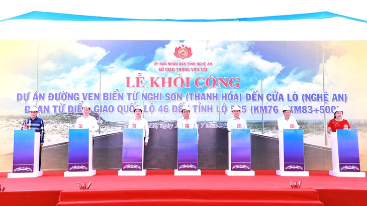 Lễ khởi công dự án đường ven biển từ Nghi Sơn (Thanh Hoá) đến Cửa Lò (Nghệ An).