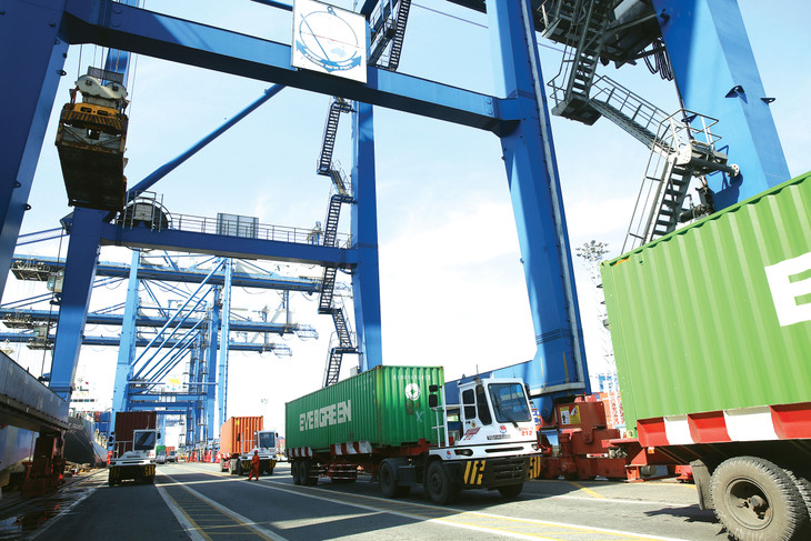 Doanh nghiệp Việt Nam cần đa dạng hóa sản phẩm cũng như thị trường xuất khẩu để hạn chế thiệt hại từ chính sách thuế của Hoa Kỳ. Ảnh: Nhã Chi