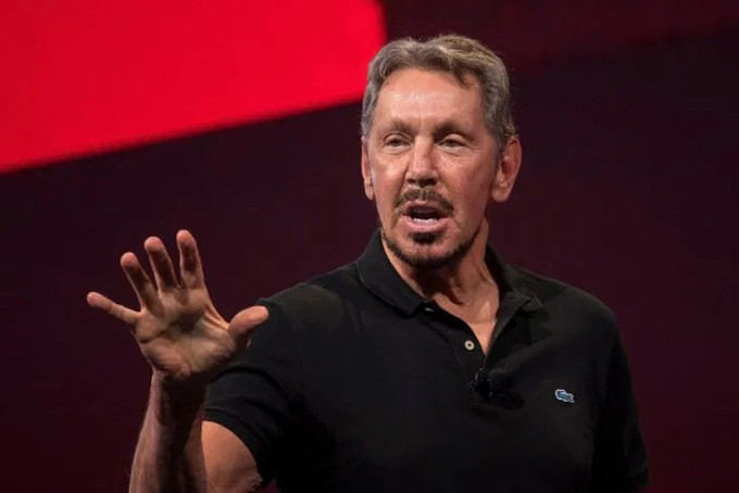 Larry Ellison - Giá trị tài sản: 66 tỷ USD Ellison là sáng lập, cổ đông lớn nhất của Oracle - công ty về cơ sở dữ liệu có doanh thu hơn 40 tỷ USD (tính đến tháng 5/2020). Ngoài Oracle, khối tài sản của ông cũng được đóng góp từ cổ phần tại Tesla.