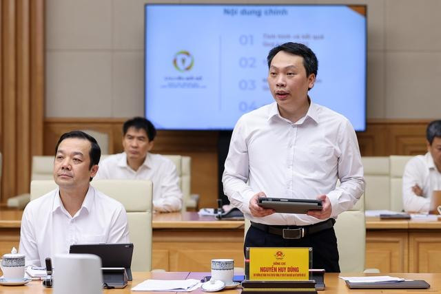 Lãnh đạo Bộ Thông tin và Truyền thông báo cáo tại Phiên họp - Ảnh: VGP/Nhật Bắc