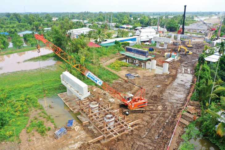 Loạt dự án quy mô lớn đã khởi công sẽ bảo đảm nguồn công việc dồi dào cho các nhà thầu xây lắp ngành giao thông. Ảnh: Nhã Chi