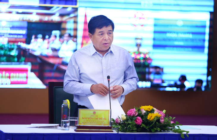 Bộ trưởng Bộ KH&amp;ĐT Nguyễn Chí Dũng nhận định, qua 6 tháng, mặc dù Việt Nam đạt được tăng trưởng tích cực nhưng tình hình kinh tế nước ta nhìn chung gặp nhiều khó khăn. Ảnh: Lê Tiên