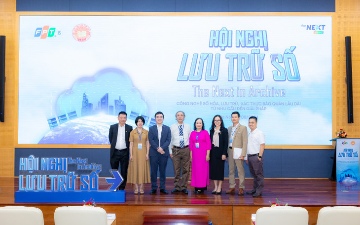 Một số vị đại biểu là Chuyên gia trong ngành Lưu trữ và Chuyên gia Công nghệ tham gia sự kiện Một số vị đại biểu là Chuyên gia trong ngành Lưu trữ và Chuyên gia Công nghệ tham gia sự kiện