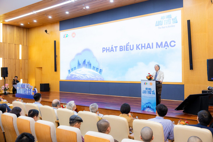 Ông Hoàng Quốc Tuấn - Chủ tịch Hội Văn thư Lưu trữ Việt Nam phát biểu khai mạc hội nghị Ông Hoàng Quốc Tuấn - Chủ tịch Hội Văn thư Lưu trữ Việt Nam phát biểu khai mạc hội nghị
