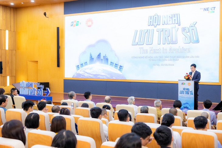 Ông Nguyễn Hoàng Minh - Tổng Giám đốc Công ty TNHH FPT IS, đơn vị triển khai nền tảng Lưu trữ số quốc gia phát biểu tại hội nghị Ông Nguyễn Hoàng Minh - Tổng Giám đốc Công ty TNHH FPT IS, đơn vị triển khai nền tảng Lưu trữ số quốc gia phát biểu tại hội nghị
