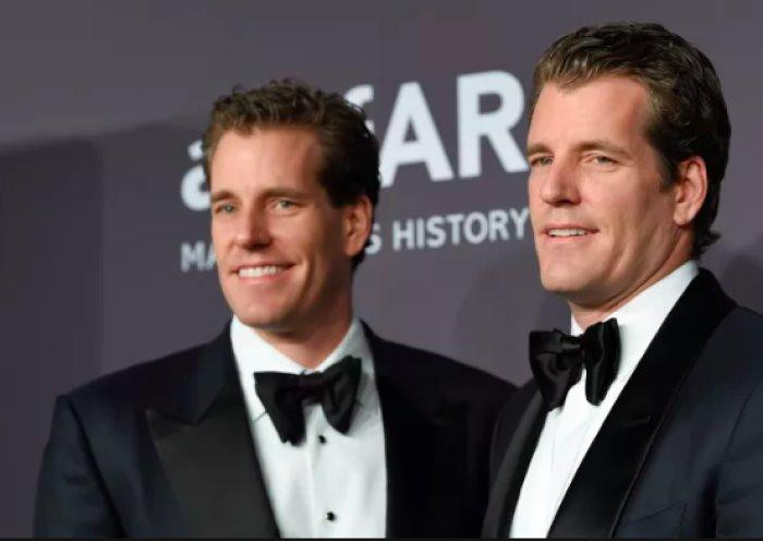 Cameron và Tyler Winklevoss Hai nhà đồng sáng lập của sàn giao dịch tiền số Gemini hiện thu về khoảng 300 triệu USD mỗi ngày từ các giao dịch tài sản kỹ thuật số. Tháng 4/2013, anh em nhà Winklevoss được cho là đã sở hữu số Bitcoin trị giá 11 triệu USD. Giả sử hai người vẫn nắm giữ số Bitcoin trên cùng đồng Ether, mỗi người sẽ có hơn 1,4 tỷ USD tài sản kỹ thuật số, theo Forbes.