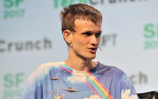 Vitalik Buterin Vitalik Buterin là người phát minh ra Ethererum - đồng tiền điện tử lớn thứ hai thế giới - hiện trị giá khoảng 123 tỷ USD. Theo Forbes, Buterin hiện có khoảng 330.000 ether - tương đương 360 triệu USD. Một năm trước, con số này chỉ là 45 triệu USD.