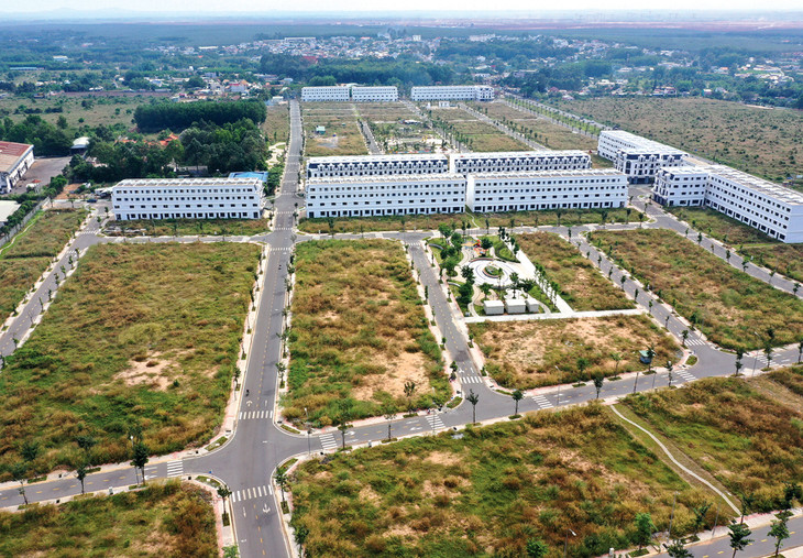 Tình hình thị trường bất động sản nhiều biến động, lo ngại rủi ro về pháp lý dẫn đến tình trạng ít nhà đầu tư đăng ký thực hiện dự án có sử dụng đất. Ảnh: Lê Tiên