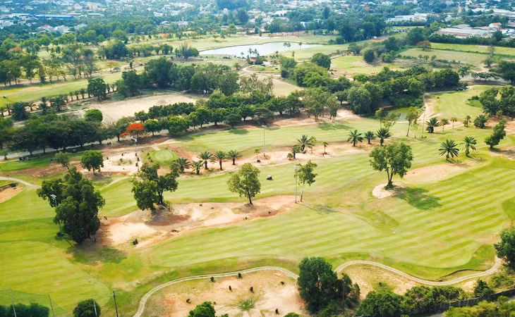 Cần bổ sung quy định cụ thể về đấu thầu lựa chọn nhà đầu tư các dự án chuyên ngành như sân golf, giáo dục, khu công nghiệp… để tạo thuận lợi cho địa phương triển khai dự án. Ảnh: Tiên Giang