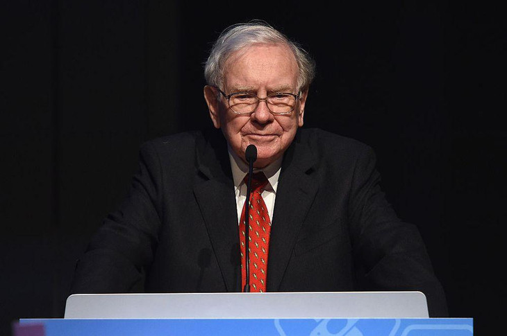 1. Warren Buffett Tài sản: 96 tỷ USD Quốc gia: Mỹ Tỷ phú Warren Buffett là một trong những nhà đầu tư thành công nhất mọi thời đại. Ông là chủ tịch của Berkshire Hathaway - tập đoàn đầu tư vào hơn 60 công ty khác nhau, bao gồm Geico, Duracell, Dairy Queen...