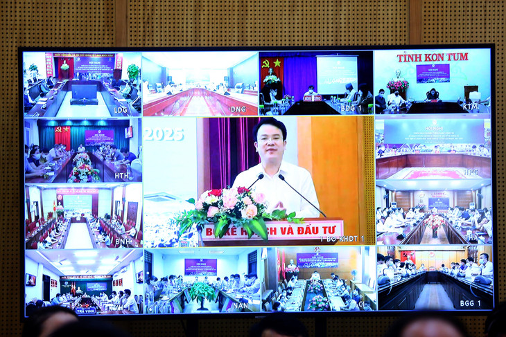 Hội nghị được kết nối trực tuyến với điểm cầu các tỉnh, thành phố trực thuộc Trung ương gồm Sở KH&amp;ĐT, Ban quản lý các khu công nghiệp, khu kinh tế, khu chế xuất, Cục Thống kê. Ảnh: Lê Tiên