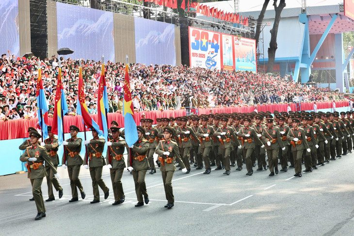 Trong không khí hân hoan, tự hào của hàng triệu người dân trên mọi miền Tổ quốc, Lễ kỷ niệm, diễu binh, diễu hành 50 năm Ngày Giải phóng miền Nam, thống nhất đất nước (30/4/1975 - 30/4/2025) cấp quốc gia được Ban Chấp hành Trung ương Đảng, Quốc hội, Chủ tịch nước, Chính phủ, Ủy ban Trung ương MTTQ Việt Nam và Thành phố Hồ Chí Minh tổ chức trọng thể. Ảnh: Song Lê &amp; Lê Tiên