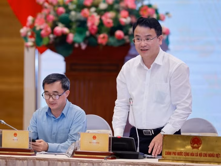 Thứ trưởng Bộ Tài chính Trần Quốc Phương phát biểu tại Họp báo. Ảnh: VGP/Nhật Bắc