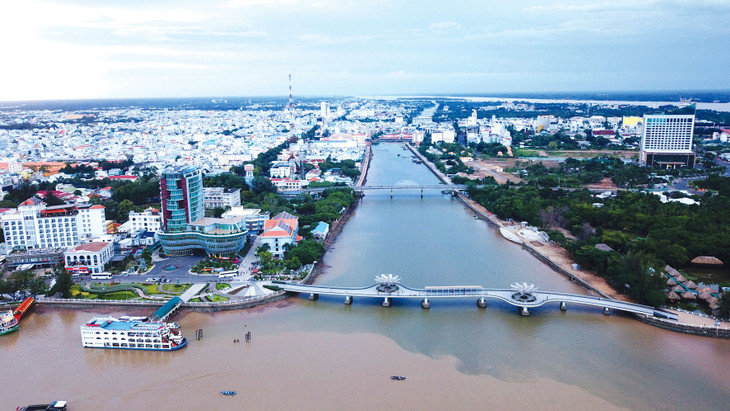 Bên cạnh giải pháp quy hoạch tốt, Cần Thơ cần phát triển kết cấu hạ tầng kinh tế - xã hội, đặc biệt là kết cấu hạ tầng giao thông hiện đại kết nối nội vùng và liên vùng xứng tầm. Ảnh: Lê Tiên