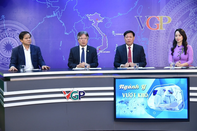 Khách mời tham dự Tọa đàm “Ngành Y vượt khó”. Ảnh: VGP Khách mời tham dự Tọa đàm “Ngành Y vượt khó”. Ảnh: VGP