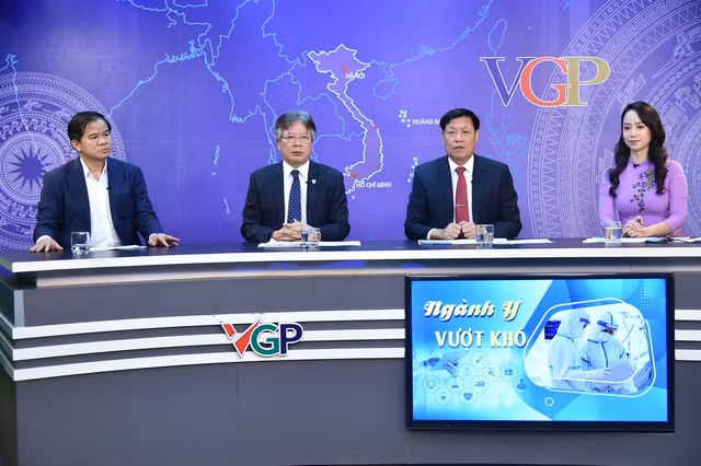 Khách mời tham dự Tọa đàm “Ngành Y vượt khó”. Ảnh: VGP