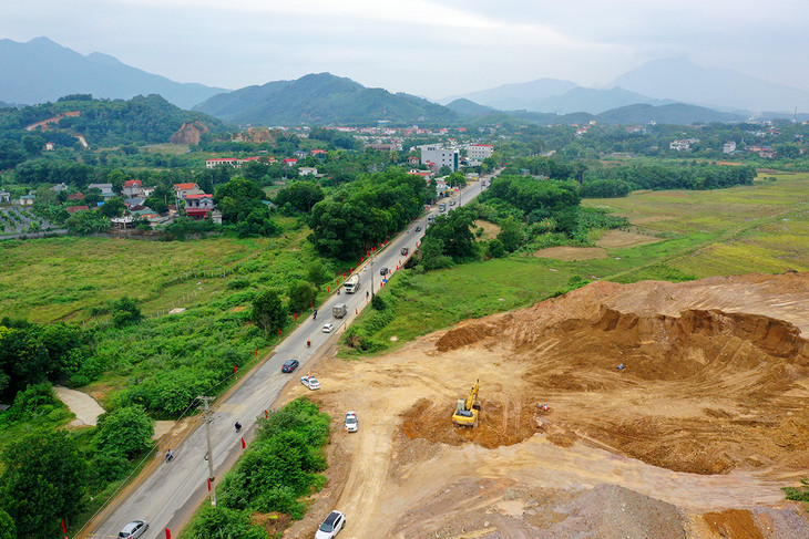 Lễ khởi công Dự án Đầu tư xây dựng tuyến đường cao tốc Đại lộ Thăng Long, đoạn nối từ Quốc lộ 21B đến cao tốc Hà Nội - Hoà Bình diễn ra tại xã Thạch Hòa, huyện Thạch Thất, Hà NộiẢnh: Lê Tiên Lễ khởi công Dự án Đầu tư xây dựng tuyến đường cao tốc Đại lộ Thăng Long, đoạn nối từ Quốc lộ 21B đến cao tốc Hà Nội - Hoà Bình diễn ra tại xã Thạch Hòa, huyện Thạch Thất, Hà NộiẢnh: Lê Tiên