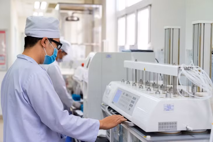 Dược Hậu Giang đang nâng cấp các dây chuyền sản xuất đạt chuẩn EU - GMP để gia tăng khả năng cạnh tranh khi đấu thầu thuốc tại kênh ETC. Ảnh: Song Lê