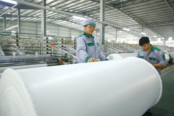Nhiều doanh nghiệp, đặc biệt là doanh nghiệp nhỏ và vừa rất cần vốn, nhưng lại gặp khó khăn trong tiếp cận tín dụng. Ảnh: Lê Tiên