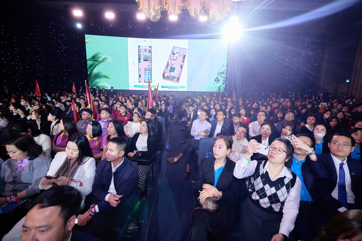 Chuyên viên kinh doanh nhanh chóng chớp thông tin về Dự án Vịnh trung tâm Xanh Island