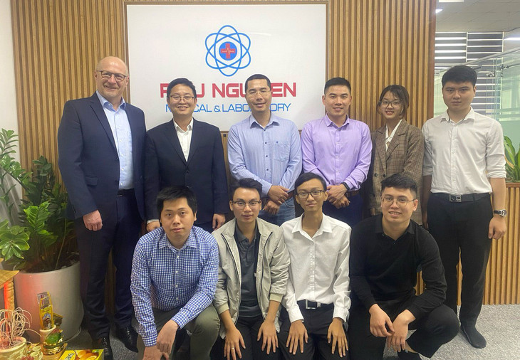 Giám đốc điều hành hãng Medite/Đức thăm và làm việc tại công ty Phú Nguyên