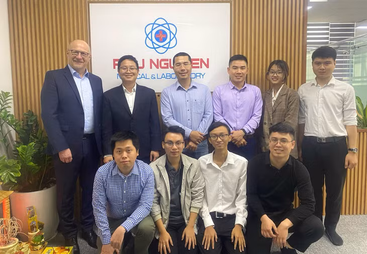 Giám đốc điều hành hãng Medite/Đức thăm và làm việc tại công ty Phú Nguyên