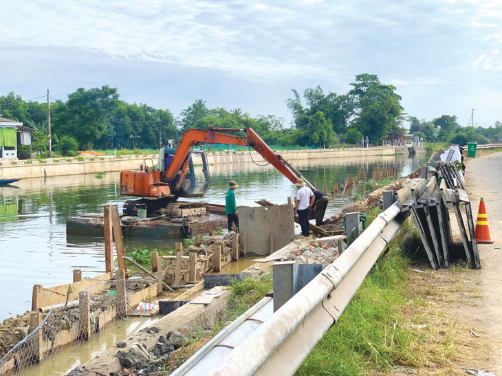 Cần tập trung thực hiện các giải pháp đẩy nhanh giải ngân, phát huy hiệu quả nguồn lực đầu tư công nhằm tạo động lực cho tăng trưởng. Ảnh: Lê Tiên