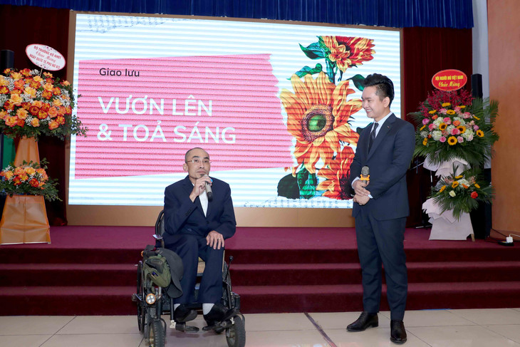 Chủ tịch Công ty KymViet, Phạm Việt Hoài chia sẻ, dấn thân vào thương trường, người khuyết tật đối mặt với muôn vàn khó khăn, nhưng ông chưa bao giờ có ý định dừng bước