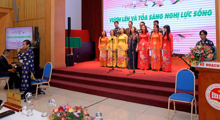 Hợp ca Hy vọng của Giáo sư Tôn Thất Triêm biểu diễn những tác phẩm làm xúc động lòng người Hợp ca Hy vọng của Giáo sư Tôn Thất Triêm biểu diễn những tác phẩm làm xúc động lòng người