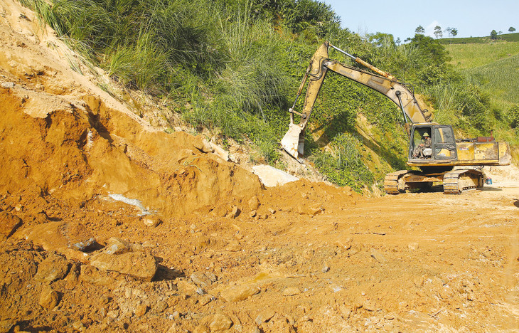 Việc khai thác khoáng sản làm vật liệu xây dựng thông thường phục vụ các dự án cao tốc được áp dụng cơ chế đặc thù gặp nhiều khó khăn vì vướng thủ tục. Ảnh: Tiên Giang Việc khai thác khoáng sản làm vật liệu xây dựng thông thường phục vụ các dự án cao tốc được áp dụng cơ chế đặc thù gặp nhiều khó khăn vì vướng thủ tục. Ảnh: Tiên Giang