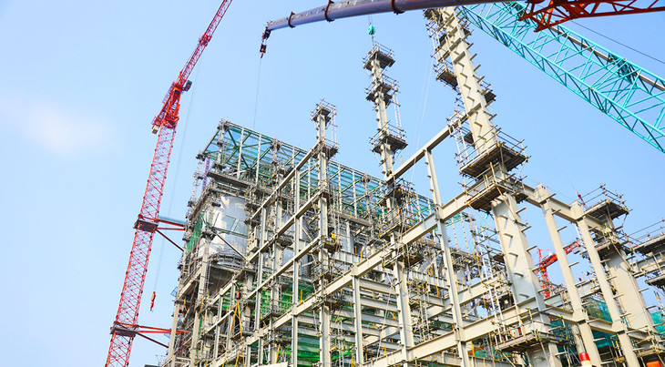 Để đáp ứng mục tiêu tăng trưởng kinh tế, việc cân đối cung - cầu điện năm 2024 có thể tăng trưởng phụ tải điện từ 6% đến 8,96%. Ảnh: Lê Tiên