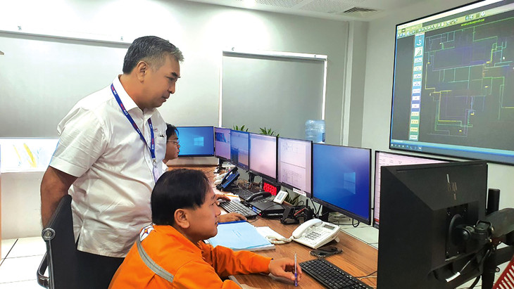 EVNHCMC triển khai nhiều biện pháp bao gồm sử dụng công nghệ hiện đại, giám sát từ xa, để phát hiện và khắc phục các sự cố một cách nhanh chóng