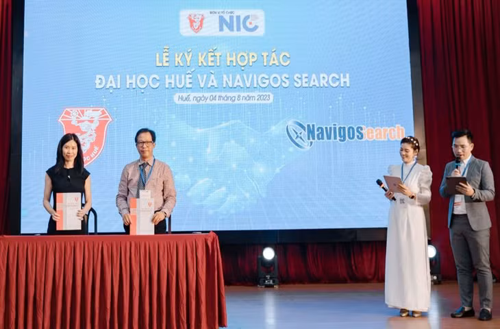 Ký kết thoả thuận hợp tác giữa Navigos Search và Mạng lưới UEINI/ĐH Huế. Ảnh: NIC