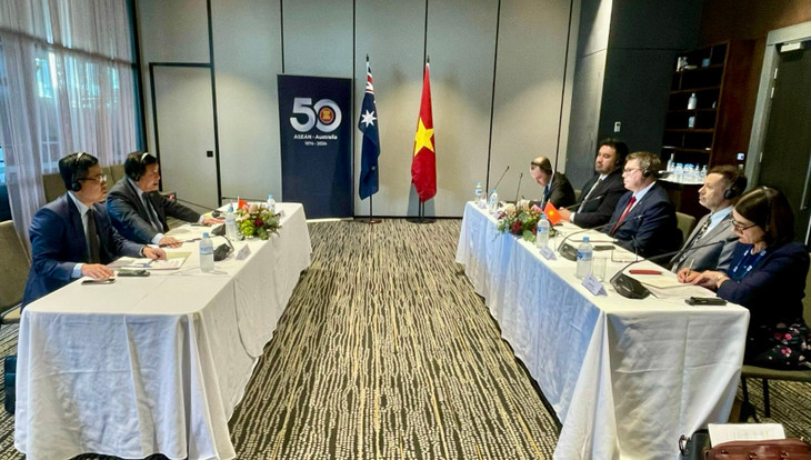 Bộ trưởng Nguyễn Chí Dũng mong muốn hai bên sẽ tiếp tục thúc đẩy hợp tác toàn diện trong lĩnh vực giáo dục và đào tạo, phát triển nguồn nhân lực cao, đặc biệt là nguồn nhân lực cho lĩnh vực điện tử, bán dẫn Bộ trưởng Nguyễn Chí Dũng mong muốn hai bên sẽ tiếp tục thúc đẩy hợp tác toàn diện trong lĩnh vực giáo dục và đào tạo, phát triển nguồn nhân lực cao, đặc biệt là nguồn nhân lực cho lĩnh vực điện tử, bán dẫn