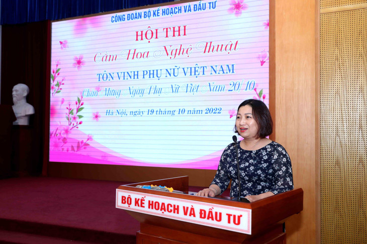 Chủ tịch Công đoàn Bộ Kế hoạch và Đầu tư Lê Tường Thu phát biểu khai mạc Hội thi. Ảnh: Trương Gia