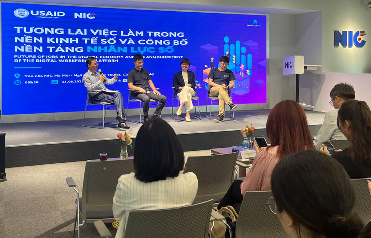 Tại Hội thảo, nhiều chuyên gia, diễn giả đến từ các cơ quan tuyển dụng, công ty công nghệ uy tín đã trao đổi về các vấn đề được quan tâm. Ảnh: Thế Vũ