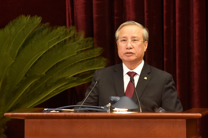 Đồng chí Trần Quốc Vượng, Ủy viên Bộ Chính trị, Thường trực Ban Bí thư báo cáo chương trình hội nghị. - Ảnh: VGP/Nhật Bắc Đồng chí Trần Quốc Vượng, Ủy viên Bộ Chính trị, Thường trực Ban Bí thư báo cáo chương trình hội nghị. - Ảnh: VGP/Nhật Bắc