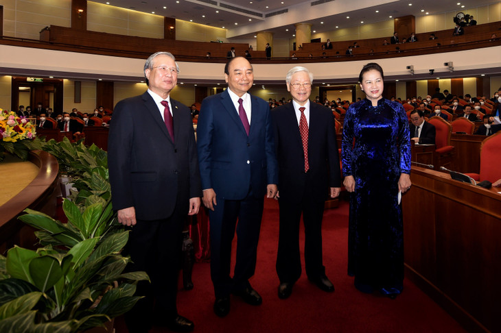 Tổng Bí thư, Chủ tịch nước Nguyễn Phú Trọng, Thủ tướng Chính phủ Nguyễn Xuân Phúc, Chủ tịch Quốc hội Nguyễn Thị Kim Ngân và Thường trực Ban Bí thư Trần Quốc Vượng dự Hội nghị. - Ảnh: VGP/Nhật Bắc Tổng Bí thư, Chủ tịch nước Nguyễn Phú Trọng, Thủ tướng Chính phủ Nguyễn Xuân Phúc, Chủ tịch Quốc hội Nguyễn Thị Kim Ngân và Thường trực Ban Bí thư Trần Quốc Vượng dự Hội nghị. - Ảnh: VGP/Nhật Bắc