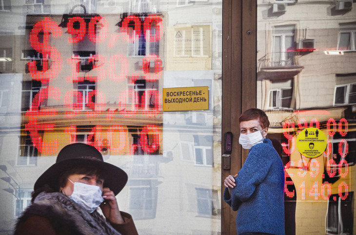 Đồng rúp biến động mạnh trong thời gian qua khiến giá cả tăng lên chóng mặt, mức lạm phát ở Nga tính đến 20/4 đã tăng lên 17,62% - gần gấp đôi so với hồi tháng 2/2022