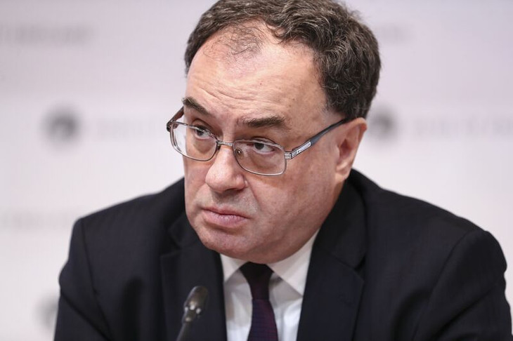 Anh Mức lãi suất hiện tại: 4,25% Dự báo ở thời điểm cuối năm 2023: 4,25% Dự báo ở thời điểm cuối năm 2024: 3,5% (Thống đốc Ngân hàng Anh Andrew Bailey - Ảnh: Internet)