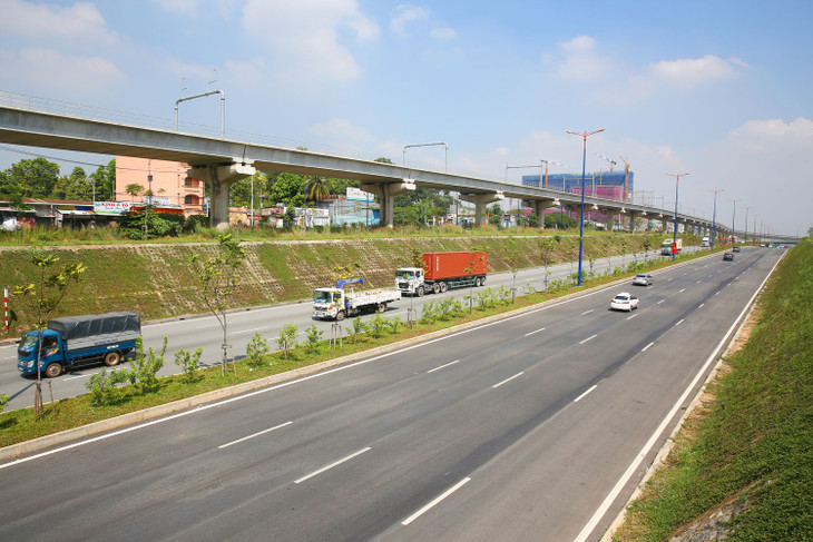 Nghị quyết số 98/2023/QH15 cho phép TP.HCM áp dụng loại hợp đồng BOT đối với dự án nâng cấp, mở rộng công trình đường bộ hiện hữu đối với các loại đường phố chính đô thị, đường trên cao. Ảnh: Nhã Chi