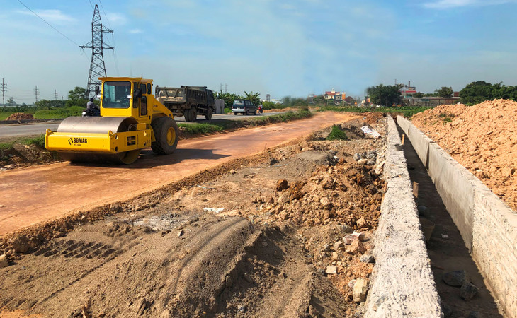 Đầu tư công đã phát huy vai trò dẫn dắt, là vốn mồi để thu hút nguồn lực đầu tư từ các khu vực kinh tế ngoài nhà nước, tạo động lực tăng trưởng kinh tế. Ảnh: Lê Tiên