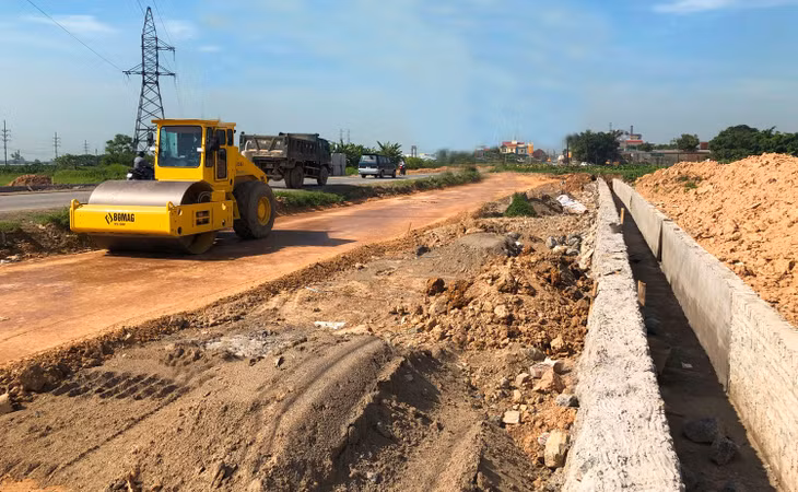 Đầu tư công đã phát huy vai trò dẫn dắt, là vốn mồi để thu hút nguồn lực đầu tư từ các khu vực kinh tế ngoài nhà nước, tạo động lực tăng trưởng kinh tế. Ảnh: Lê Tiên