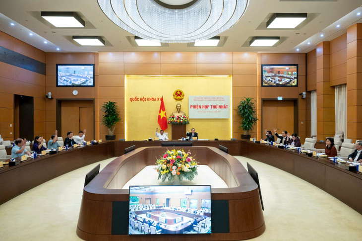 100% thành viên Ủy ban tham dự biểu quyết thông qua 6 văn bản thuộc thẩm quyền, trách nhiệm của Ủy ban dự thảo sửa đổi Hiến pháp