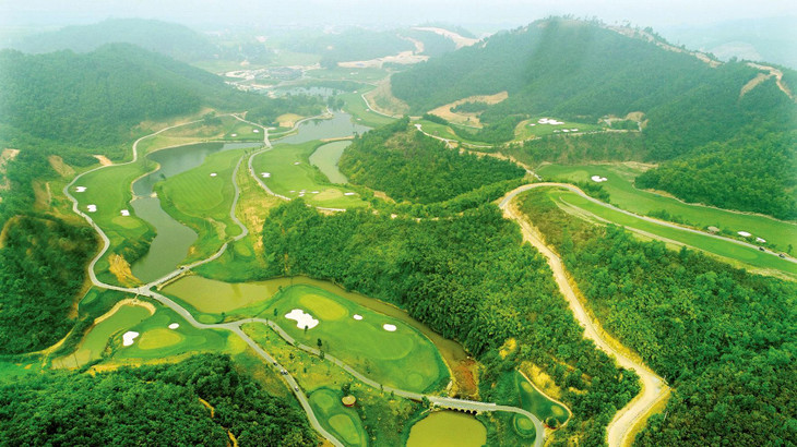 Hilltop Valley Golf Club được đánh giá là sân golf có ưu thế lớn về địa hình, vị trí, cảnh quan, thiết kế