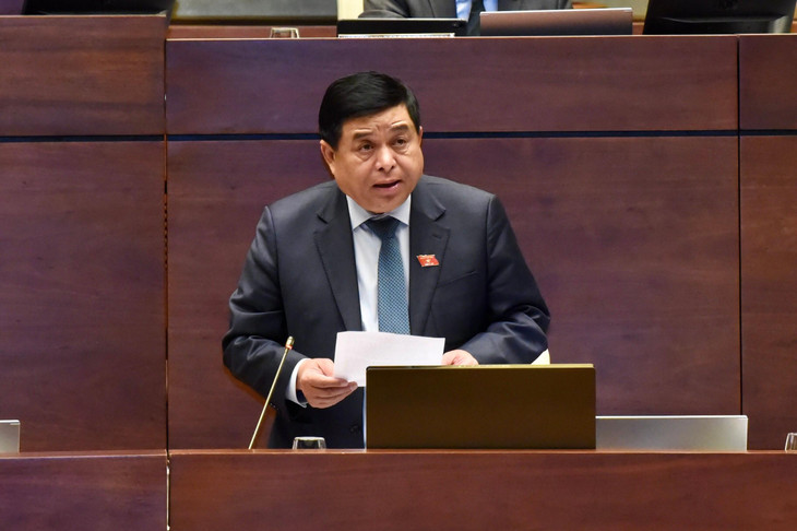 Bộ trưởng Nguyễn Chí Dũng trả lời chất vấn về giải pháp phục hồi và phát triển kinh tế trong bối cảnh tình hình mới. Ảnh VGP/Nhật Bắc Bộ trưởng Nguyễn Chí Dũng trả lời chất vấn về giải pháp phục hồi và phát triển kinh tế trong bối cảnh tình hình mới. Ảnh VGP/Nhật Bắc