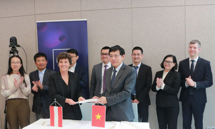 Ký kết hợp tác giữa hai bên. Ảnh: NIC