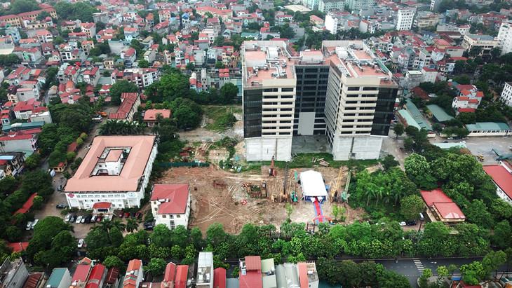 Nhà thầu cam kết tập trung thiết bị và nguồn nhân lực tổ chức thi công công trình vượt tiến độ đề ra, đảm bảo các tiêu chuẩn về kỹ - mỹ thuật, chất lượng…